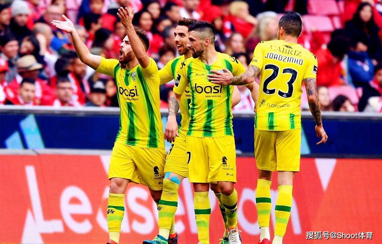 九游娱乐-转折点曼联防线松动；法国杯窗口期攻防权衡；质疑声仍在；球探报告显示潜力(本内特球探报告)