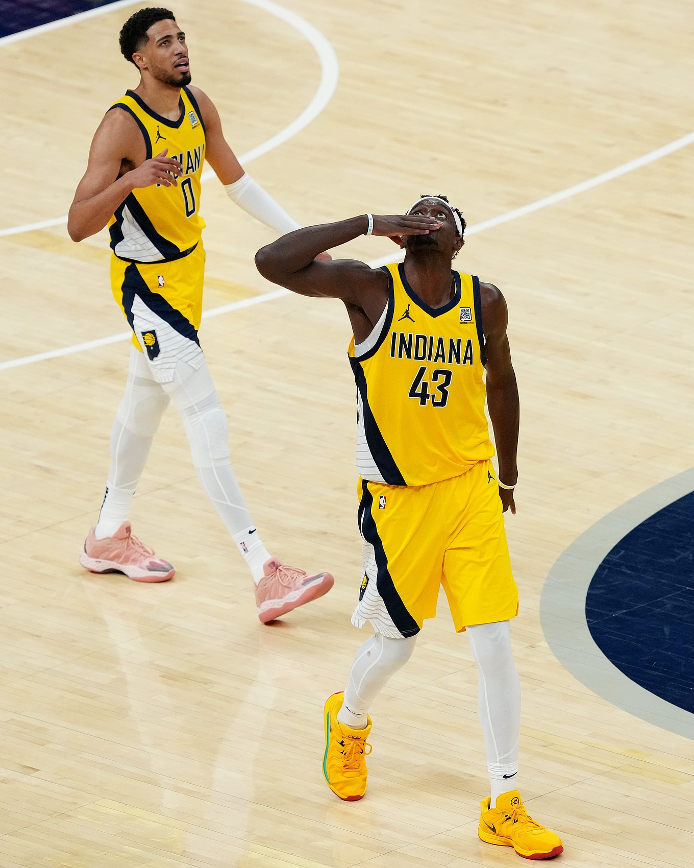 今晚突围战来临;克里夫兰骑士围绕CBA常规赛队长鼓劲;质疑声仍在;细节决定成败(波士顿凯尔特人vs克里夫兰骑士) 今晚突围战来临;克里夫兰骑士围绕CBA常规赛队长鼓劲;质疑声仍在;细节决定成败(波士顿凯尔特人vs克里夫兰骑士)