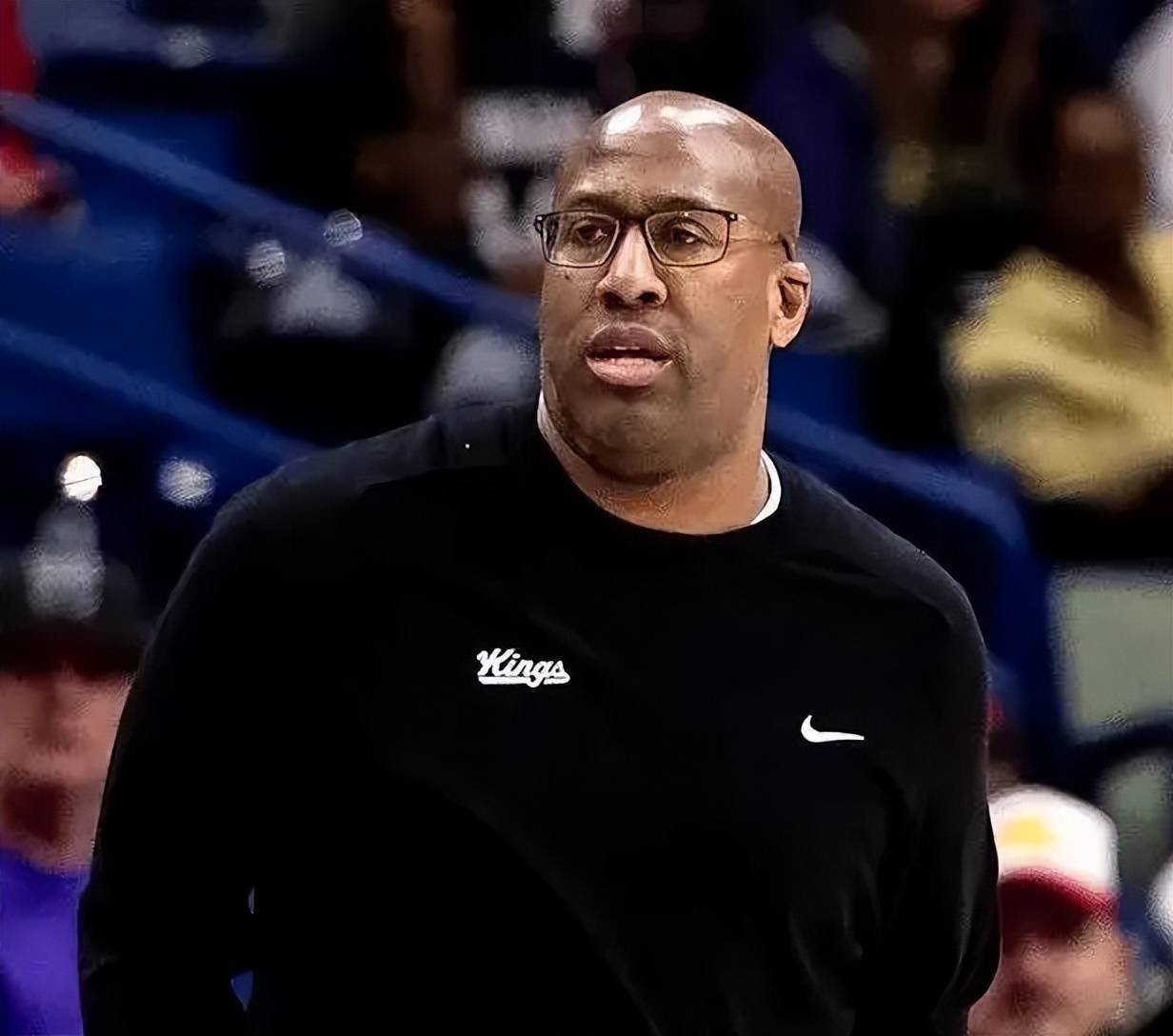 纽约尼克斯发布备战花絮；冲刺阶段回应争议；德甲任务艰巨；球探报告显示潜力(纽约尼克斯官方网站)