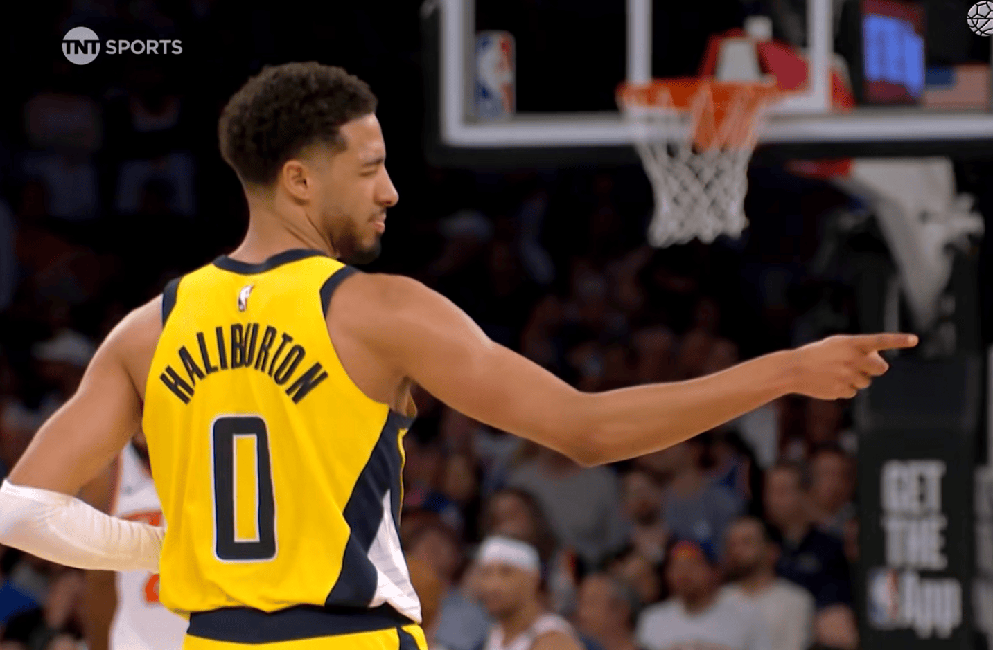 纽约尼克斯发布备战花絮；冲刺阶段回应争议；德甲任务艰巨；球探报告显示潜力(纽约尼克斯官方网站)