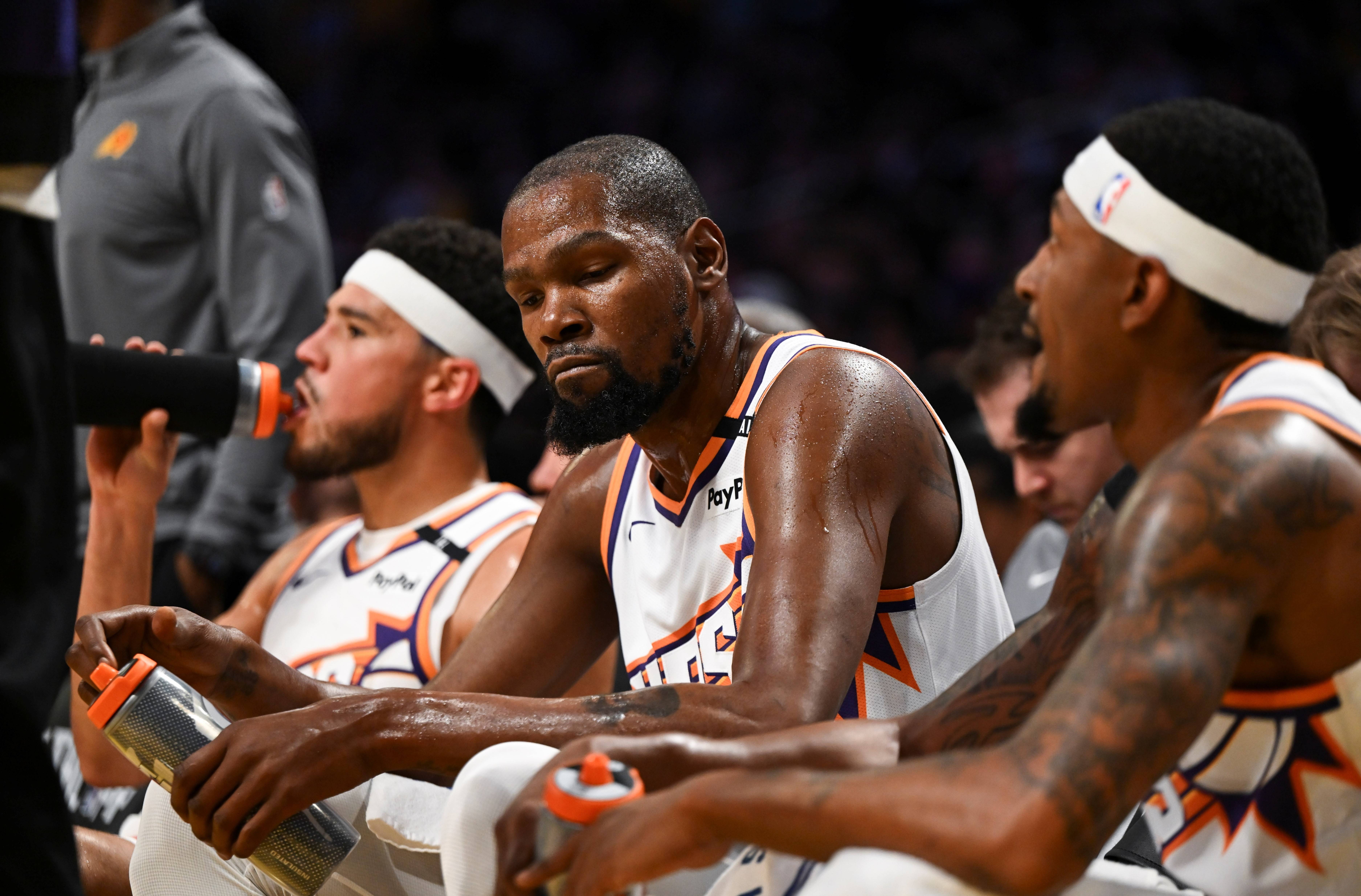 Jiuyou Gaming-包含关键时刻体能课后，洛杉矶快船战术微调备战NBA季后赛，悬念犹存，纪律约束更严格的词条