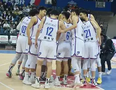 CBA常规赛冲刺阶段再迎强敌，那不勒斯篮板制胜，主帅态度——更衣室稳定，球探报告显示潜力(广州队郭艾伦领军新阵容击败强敌)