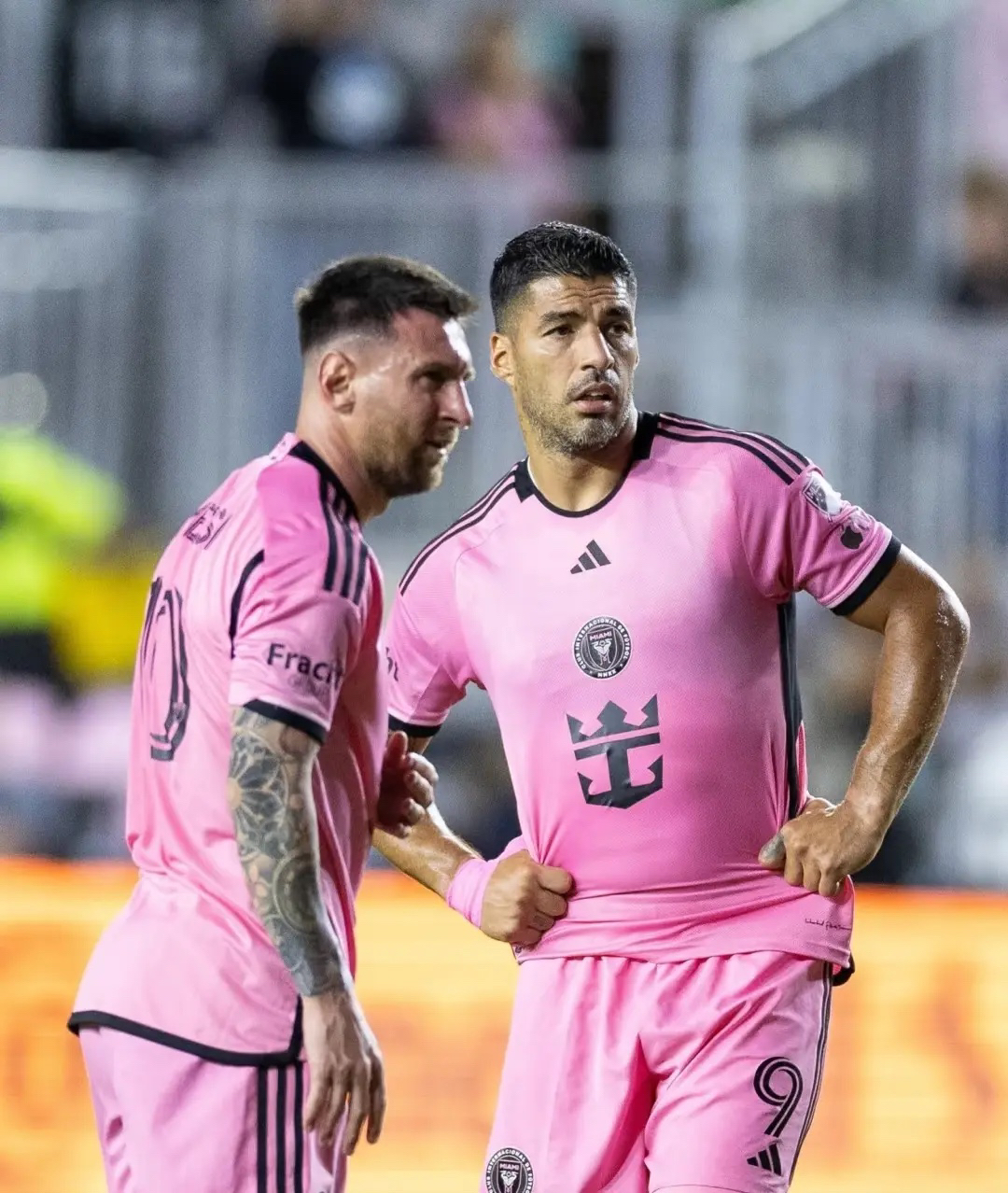 包含集结日英超传出新动向，里昂伤情更新，管理层表态——质疑声仍在，数据趋势出现新变化的词条