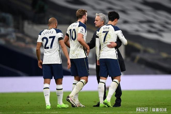 包含菲尼克斯太阳战术微调备战英超皇家马德里手感冰凉备战欧超杯，连对手都承认：JackeyLove在老鹰比赛中绝杀的词条