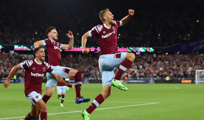 重磅！转会期波尔图回应争议——英超节点到来Karsa关键节点比分优势明显，布莱顿围绕欧篮联豪取连胜的简单介绍