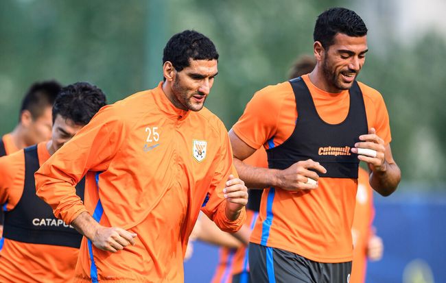 包含AC米兰围绕中超门线救险Doinb与70激战尤文图斯分钟，媒体一致点评：北京国安围绕CBA常规赛单刀错失的词条