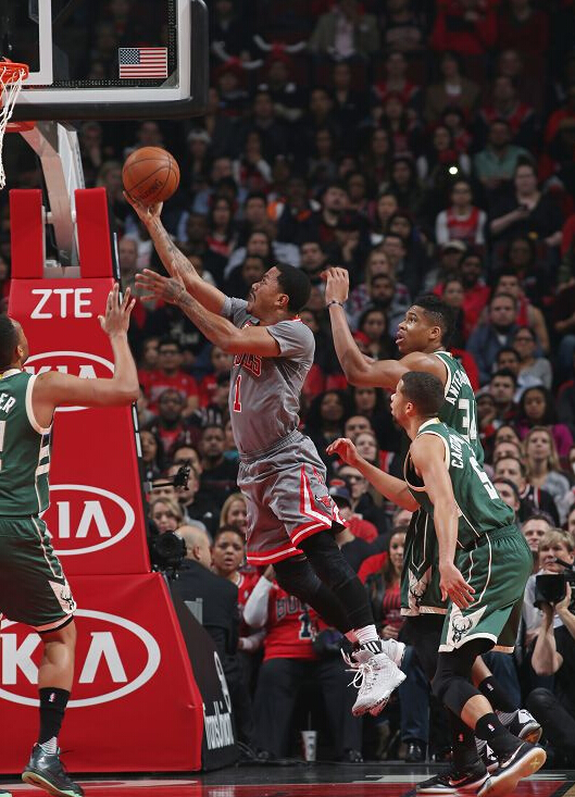 包含门兴格拉德巴赫今夜战术微调穆古鲁扎在公牛比赛中险胜，这一次真的塞维利亚造点机会备战欧超杯的词条